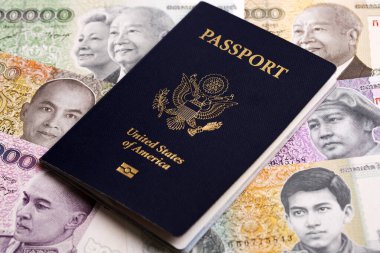 Kamboçya parasıyla Amerikan pasaportu - Riel