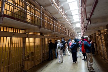 San Francisco, Amerika Birleşik Devletleri - 25 Eylül 2024: ABD 'de San Francisco, Kaliforniya' daki Alcatraz hapishanesinde bir hücre