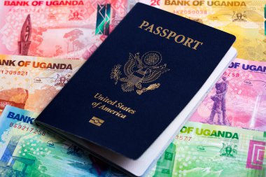 Ugandalı parasıyla Amerikan pasaportu.