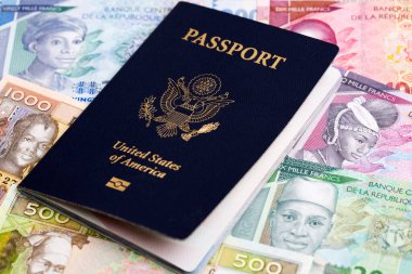 Amerikan pasaportu Gine parasıyla - Franc