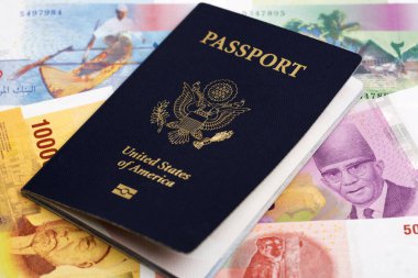 Comorian parasıyla Amerikan pasaportu - Franc