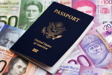 İskoç parasıyla Amerikan pasaportu - pound