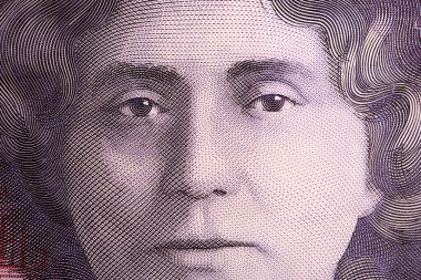 Catherine Cranston İskoç parasının yakın plan portresi.