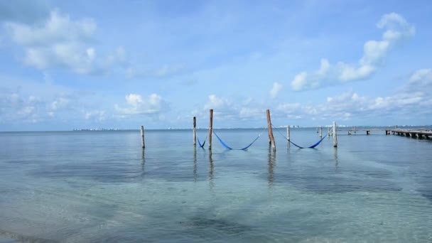 Real Time Video Empty Hammocks Caribbean Sea Isla Mujeres Mexico — Vídeos de Stock