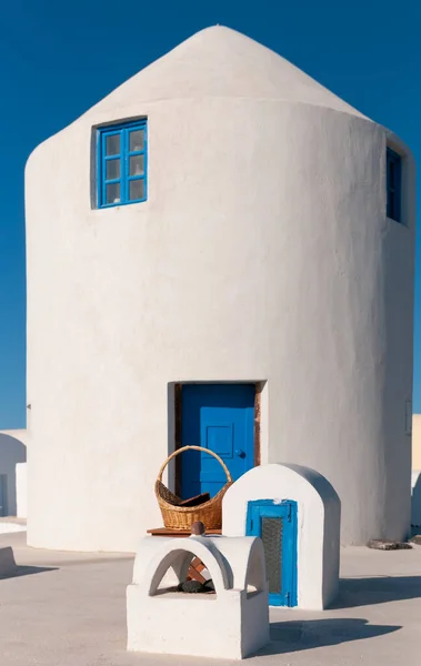 Curious Blue White Traditional House Village Oia Island Santorini Greek — стоковое фото