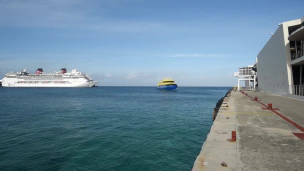 Fotografier Färjans Ankomst Till Cozumel Mexico Island Maritime Terminal Bakgrunden — Stockvideo