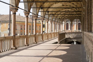 Sanıkların bir zamanlar Padua İtalya 'da yargılandığı Palazzo della Ragione' nin panoramik manzarası.