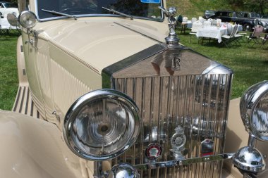 Rolls-Royce 20 25 H.P. 1934 'ten Owen Sedanca Coupe 46' da Baden-Baden, Almanya 'da yapılan Uluslararası Oldtimer-Toplantısı sırasında ifşa oldu..
