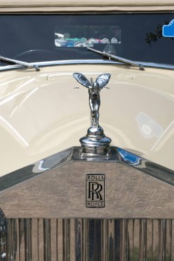 Rolls-Royce maskotu Gümüş Kadın ya da Owen Sedanca modeli üzerinde Ecstasy 'nin Ruhu' nun yakın çekimi.. 
