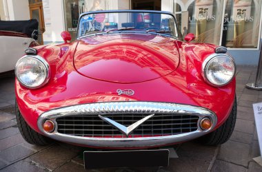 Daimler Dart SP 250 üstü açık 1964 model. Baden-Baden Klasikleri etkinliği 2023, Almanya.