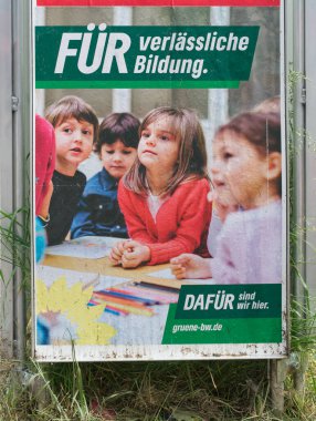 Bundnis 90 Die Grunen siyasi parti kampanya posteri. Haziran 2024 'te Almanya' da seçimler.