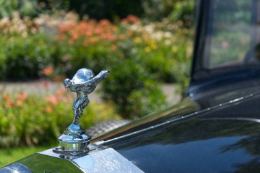 Ecstasy 'nin Ruhu ya da 1934' ten kalma Rolls-Royce HP 'un Gümüş Kadın maskotu. Almanya 'da araba fuarı, 2024.
