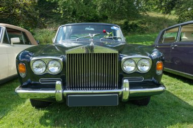 Rolls-Royce Silver Shadow, 1971 'den itibaren 47' nci yüzyılda ortaya çıktı. 2024 'te Baden-Baden, Almanya' da Uluslararası Oldtimer Toplantısı. 