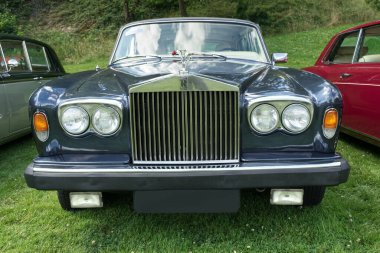 1978 'deki Rolls-Royce Silver Wraith otomobili 47. 2024' te Baden-Baden, Almanya 'da Uluslararası Oldtimer Toplantısı sırasında ortaya çıktı..