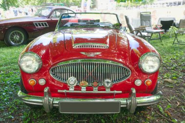1962 yılından kalma üstü açık Austin-Healey 3000 Mark III spor arabasının önü, 47 'de açıldı. 2024' te Baden-Baden, Almanya 'da Uluslararası Oldtimer-Meeting.