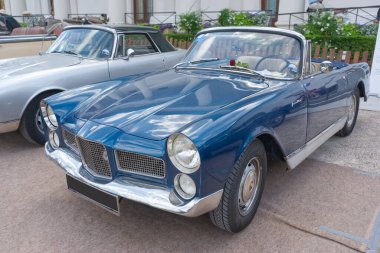 1961 'den kalma Facel Vega HK 500 arabası 48 saat boyunca gözler önüne serildi. 2025' te Baden-Baden, Almanya 'da Uluslararası Oldtimer Toplantısı.
