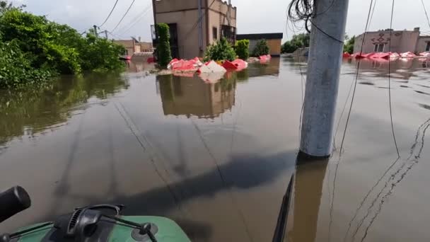 Inundações Cidade Kherson Como Resultado Explosão Uma Barragem Rio Dnipro — Vídeo de Stock