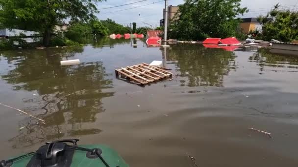 Novaya Kakhovka Kentindeki Dnipro Nehrindeki Barajın Patlaması Sonucu Kherson Kasabasında — Stok video