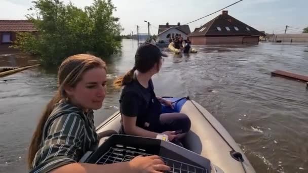 Volunteers Sail Boat Evacuate Animals People Detonation Hydroelectric Power Station — Stock Video