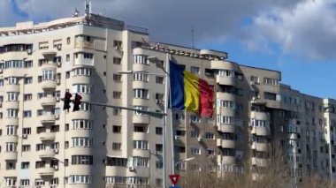 Bükreş kentinde Romen bayrağı dalgalanıyor