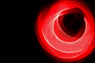 Özet: Siyah Arkaplanda İlginç Renk Girdapları