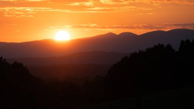 Sessiz Appalachian Dağlarında Güzel Günbatımı