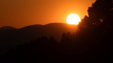 Sessiz Appalachian Dağlarında Güzel Günbatımı