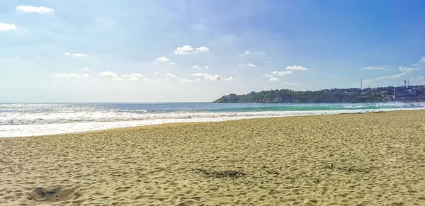 墨西哥埃斯坎多瓦哈卡港海滩上美丽无比的冲浪巨浪 — 图库照片