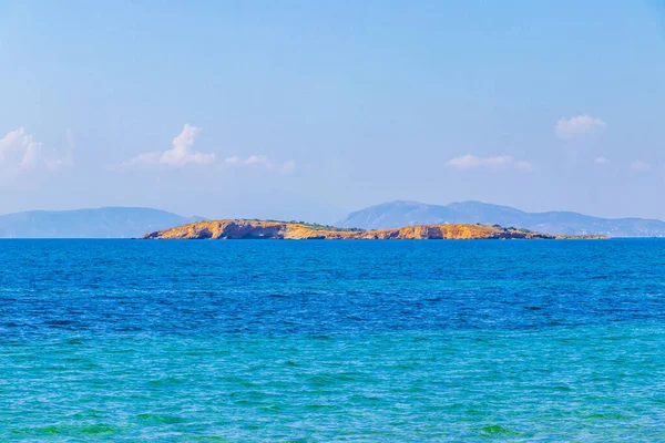 Hermosa Playa Bahía Kavouri Con Agua Azul Turquesa Naturaleza Voula — Foto de Stock