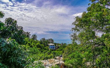 Puerto Escondido ve Zicatela Oaxaca Meksika 'nın güzel manzara manzarası.