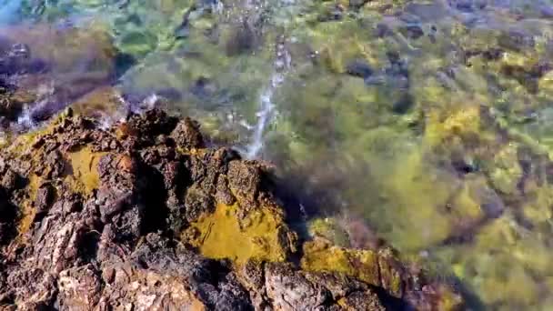 Прекрасний Пляж Кавурі Затока Бірюзовою Блакитною Водою Природною Текстурою Voula — стокове відео