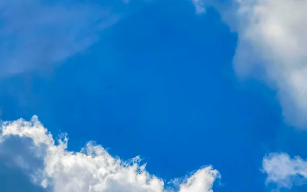 Céu Azul Com Belas Nuvens Formações Nuvens Dia Ensolarado Tulum — Fotografia de Stock