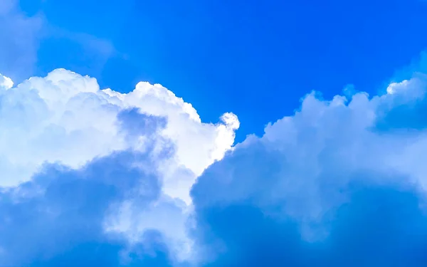 Cielo Azul Con Hermosas Formaciones Nubes Día Soleado Tulum Quintana — Foto de Stock