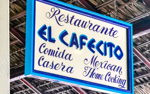 白と青の看板レストラン名El Cafecito Zicatela Puerto Esconddo Mexico — ストック写真