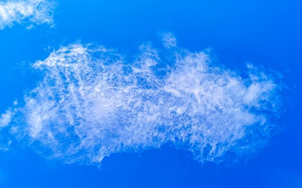 Céu Azul Com Nuvens Químicas Céu Químico Chemtrails Chemtrail Dia — Fotografia de Stock