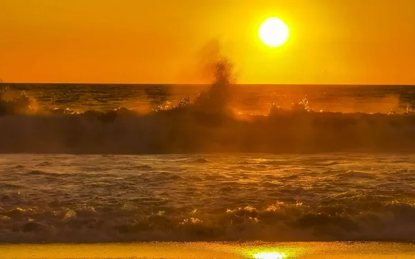 Schöne Atemberaubende Bunte Und Goldene Sonnenuntergang Gelb Orange Rot Strand — Stockfoto