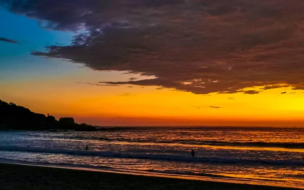 Потрясающий Цветной Золотой Закат Желто Оранжево Красном Цвете Пляже Панорама — стоковое фото