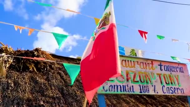 Holbox Mexico Δεκέμβριος 2021 Μεξικανική Πράσινη Κόκκινη Σημαία Όμορφο Νησί — Αρχείο Βίντεο
