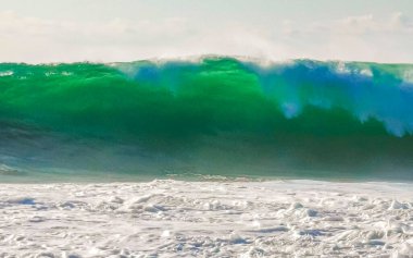 Zicatela Puerto Escondido Oaxaca 'da büyük sörfçü dalgaları..