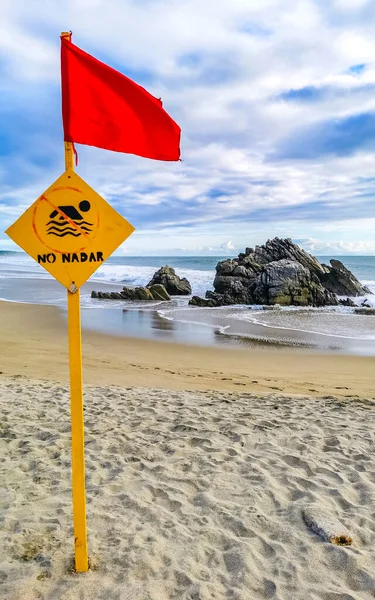 Red Flag Swimming Prohibited High Waves Zicatela Puerto Escondido Mexico — Stock Photo, Image