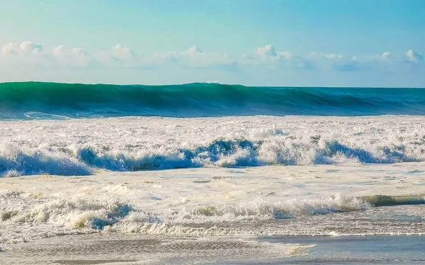 Extremt Stora Surfarvågor Stranden Zicatela Puerto Escondido Oaxaca Mexiko — Stockfoto