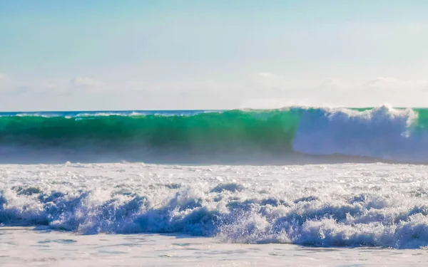 Estremamente Grandi Onde Surfiste Sulla Spiaggia Zicatela Puerto Escondido Oaxaca — Foto Stock