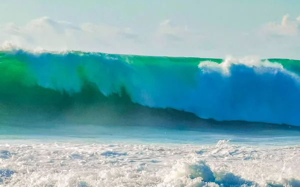 Extrémně Obrovské Vlny Surfař Pláži Zicatela Puerto Escondido Oaxaca Mexiko — Stock fotografie