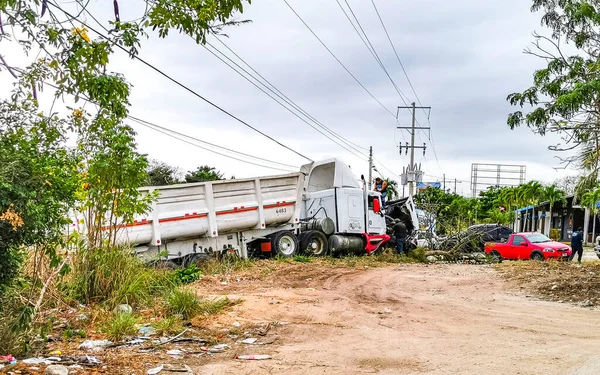 Crass Dangerous Truck Accident Playa Del Carmen Quintana Roo México —  Fotos de Stock