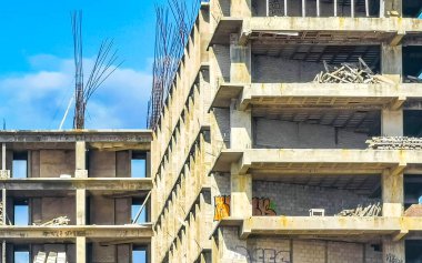 Zicatela Puerto Escondido Oaxaca Meksika 'da devasa inşaat alanı inşaatı durduruldu..
