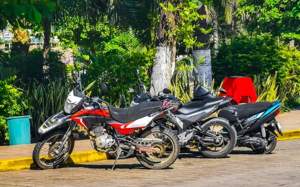 Různé Motocykly Mopedy Koloběžky Puerto Escondido Zicatela Oaxaca Mexiko — Stock fotografie
