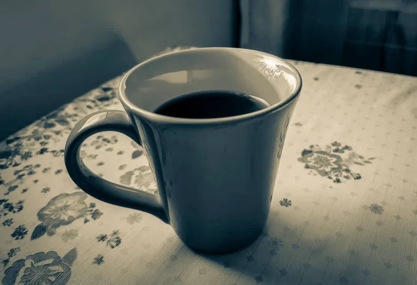 Старая Черно Белая Фотография Красной Чашки Кофе Бабушкином Столе Ангра — стоковое фото