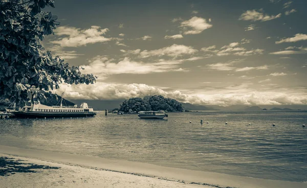 Oude Zwart Wit Foto Van Het Grote Tropische Eiland Ilha — Stockfoto