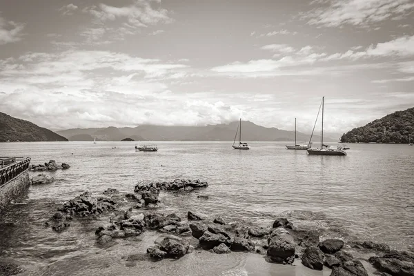 Starý Černobílý Obrázek Velkého Tropického Ostrova Ilha Grande Abraao Pláž — Stock fotografie