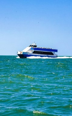 Holbox Quintana Roo Mexico 16. Mayıs 2022 sürat teknesi ya da feribot ile Chiquila 'dan Quintana Roo Mexico' daki Holbox Adası 'na.